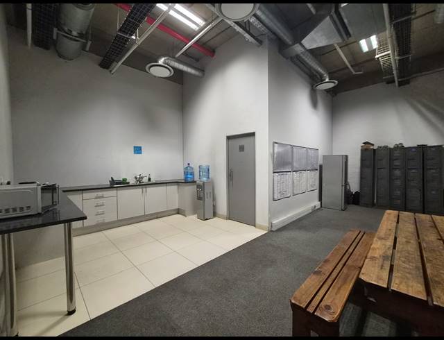 2,716M² WAREHOUSE TO LET IN HALFWAY GARDENS